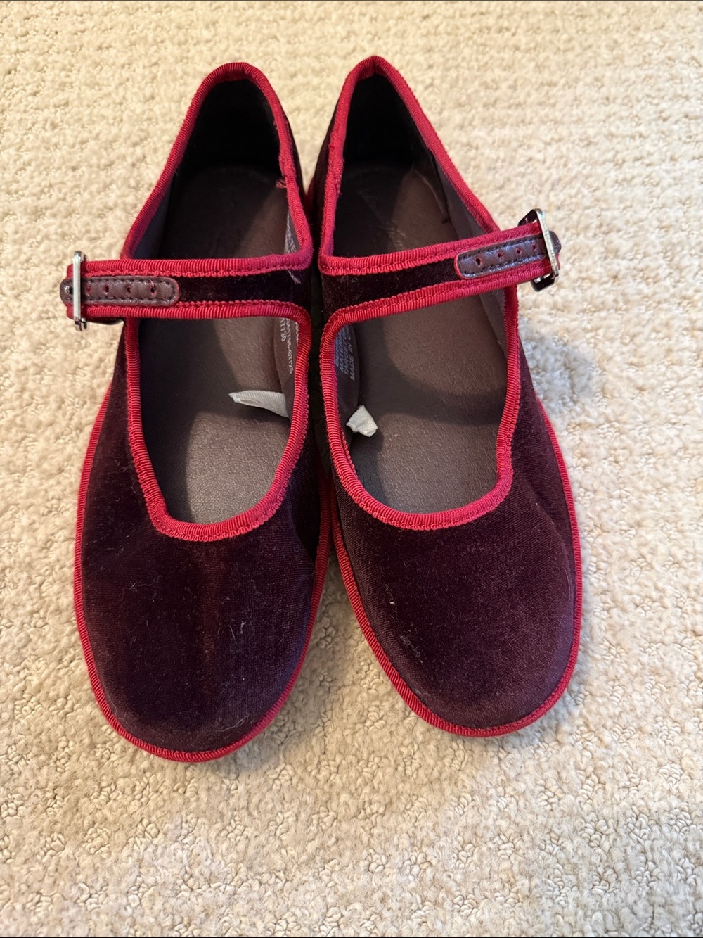 Universal Thread Velvet Mary Jane Shoes in Wine Red, Sz 6